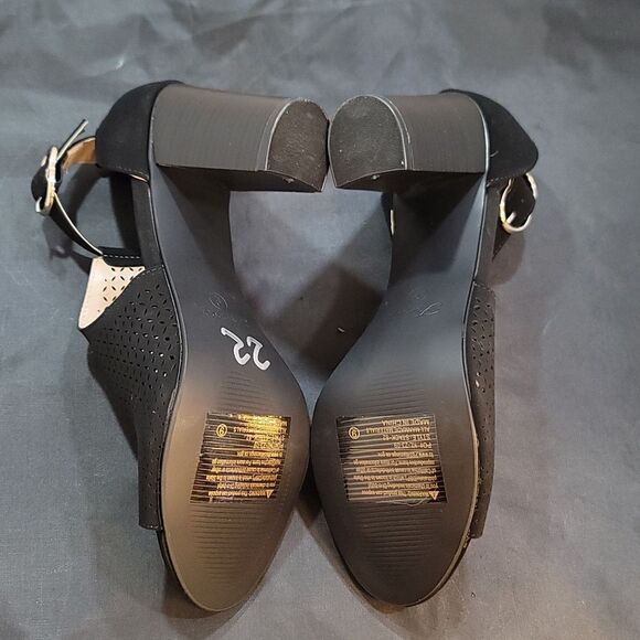 BRAND NEW FOREVER T-STRAP BLOCK-HEEL OPEN TOE BOOTIE - Picture 14 of 15